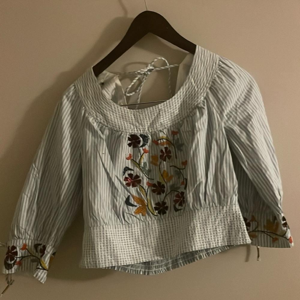 quarter length sleeve crop top ties in the back open back